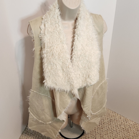 🌼Altar'd State Shearling and Faux Suede Beige Vest with Pockets Size Small - Picture 9 of 11